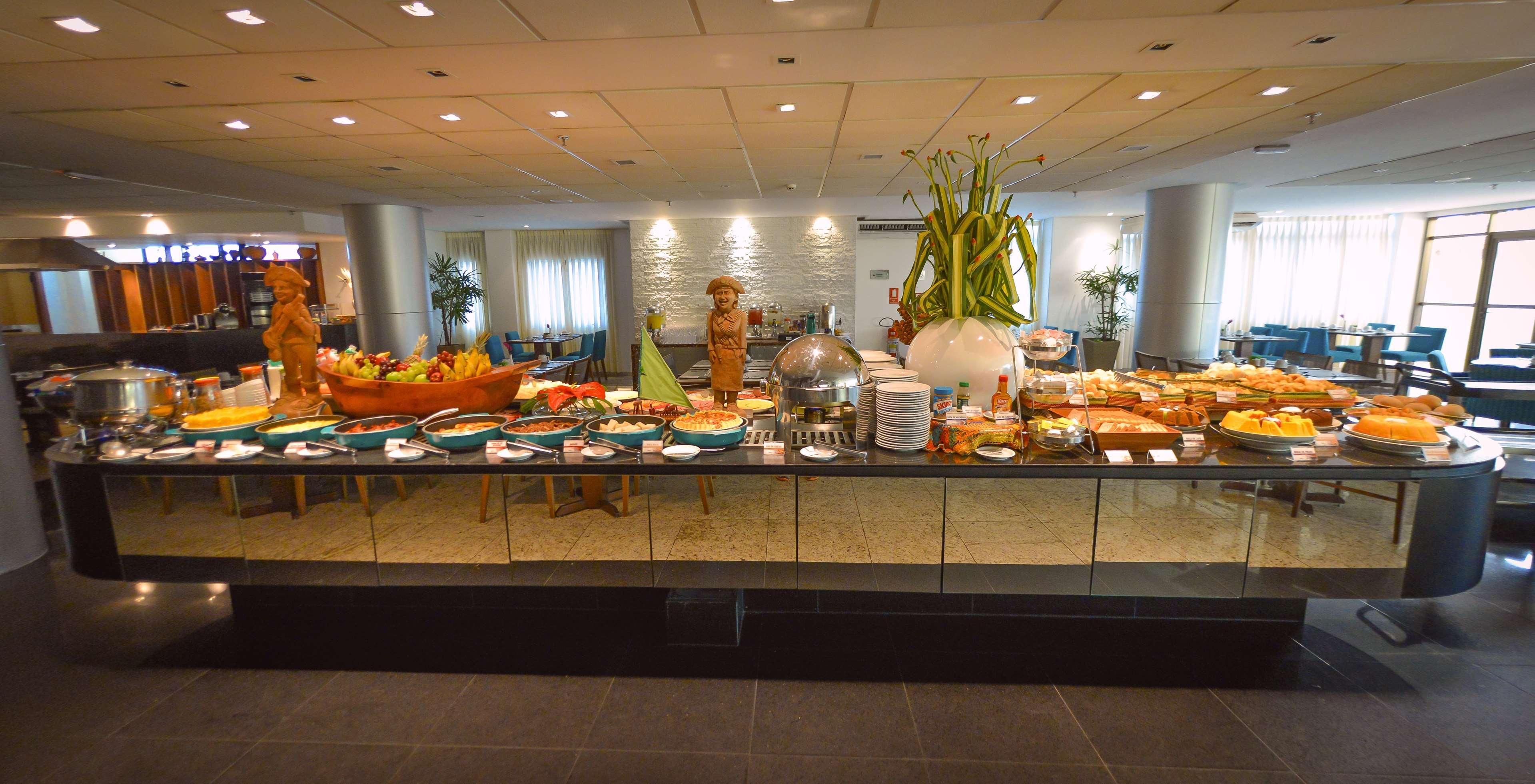 Best Western Premier Maceio Dış mekan fotoğraf A buffet at a hotel