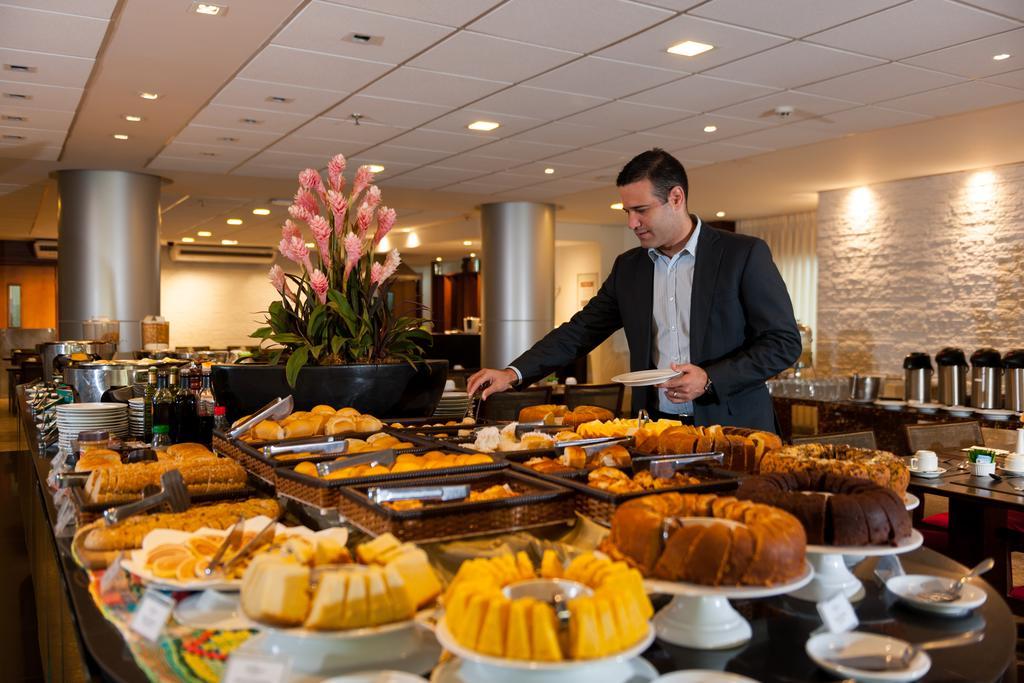 Best Western Premier Maceio Dış mekan fotoğraf A buffet at a hotel