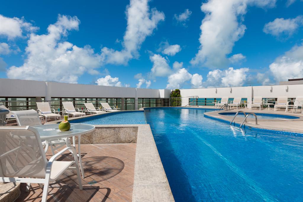 Best Western Premier Maceio Dış mekan fotoğraf Rooftop pool at the hotel